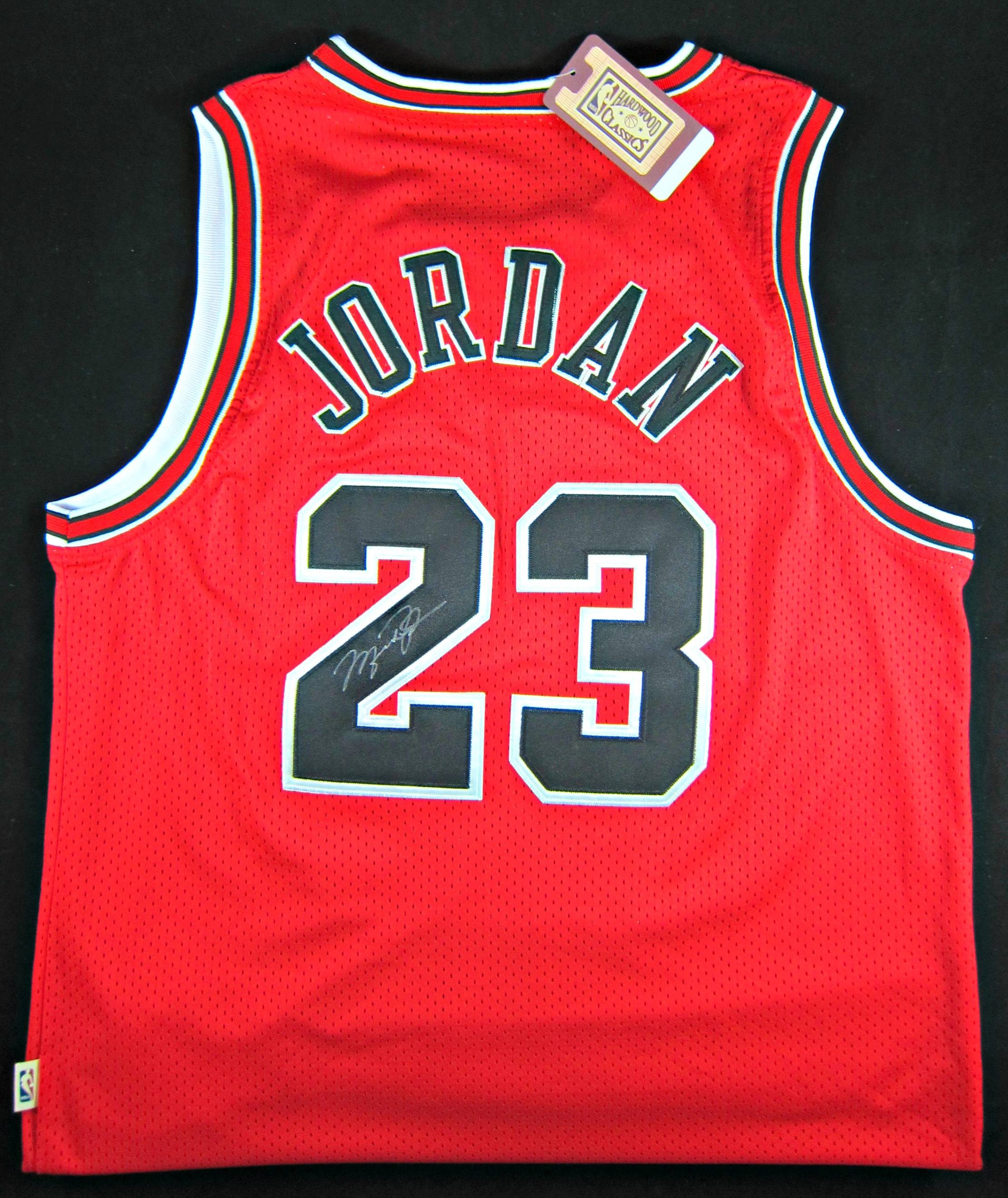 Michael Jordan signed Chicago Bulls jersey - Memorabilia Center