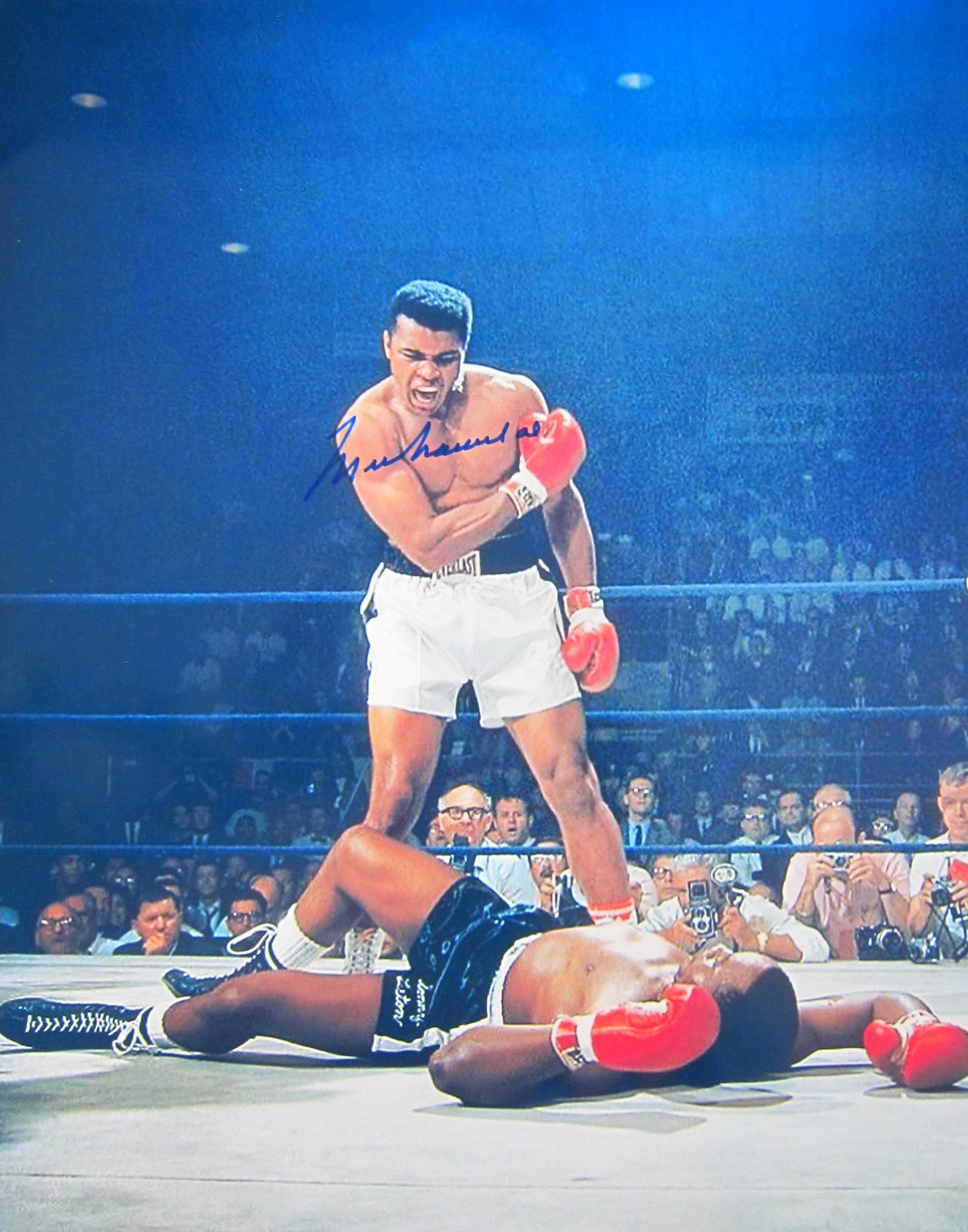 Muhammad Ali Signed Photo - Memorabilia Center